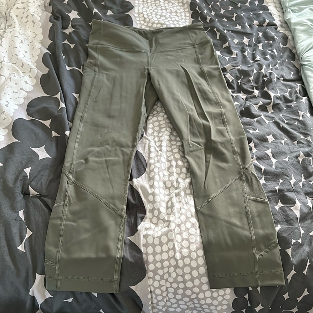 Great used condition size 4 green pace rival cropped Lululemon leggings